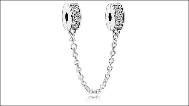 Charm xích giúp bảo vệ các hạt charm khác trên vòng đeo tay của bạn